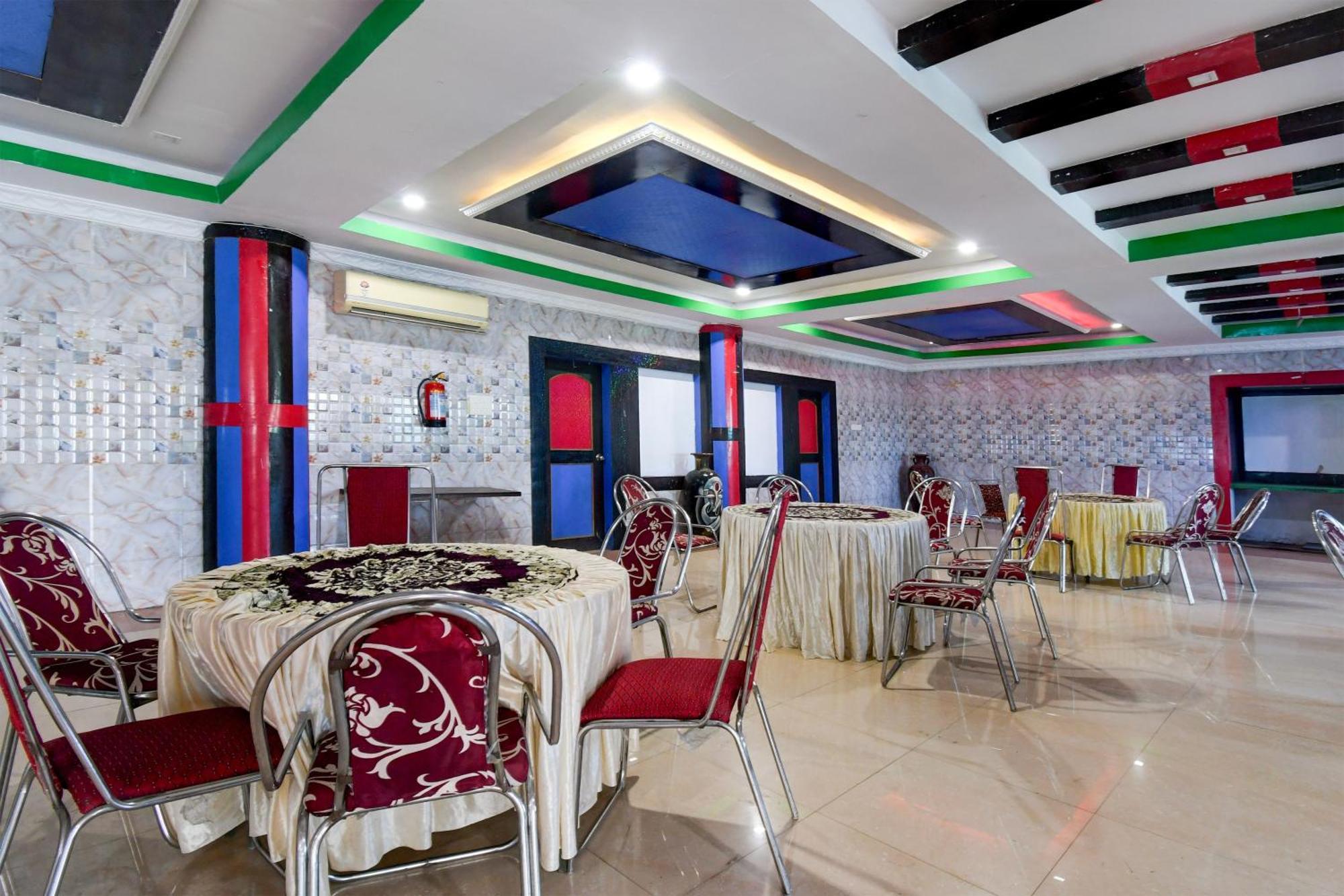 Hotel O Blue Royal Bhubaneswar Esterno foto