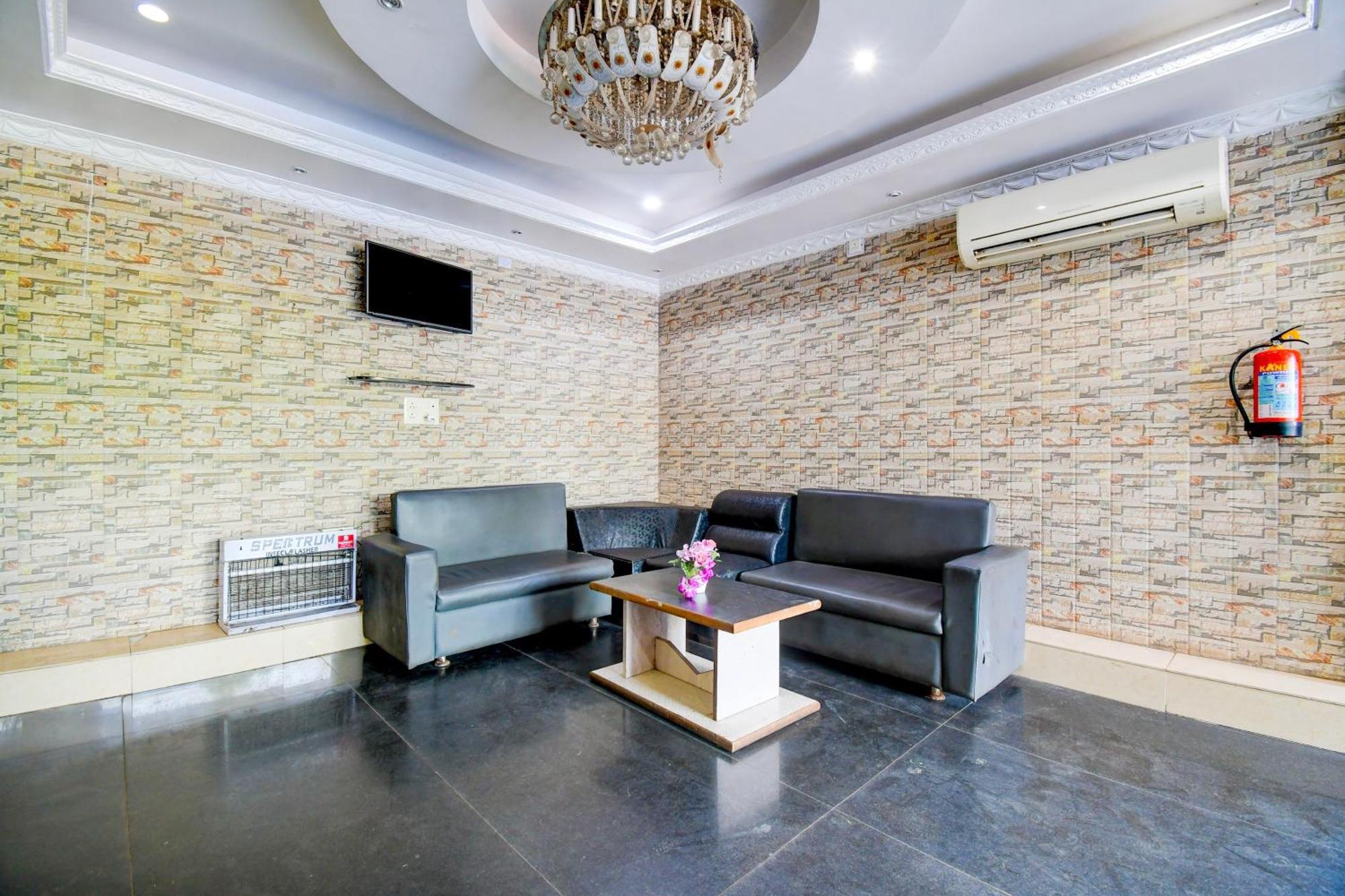 Hotel O Blue Royal Bhubaneswar Esterno foto